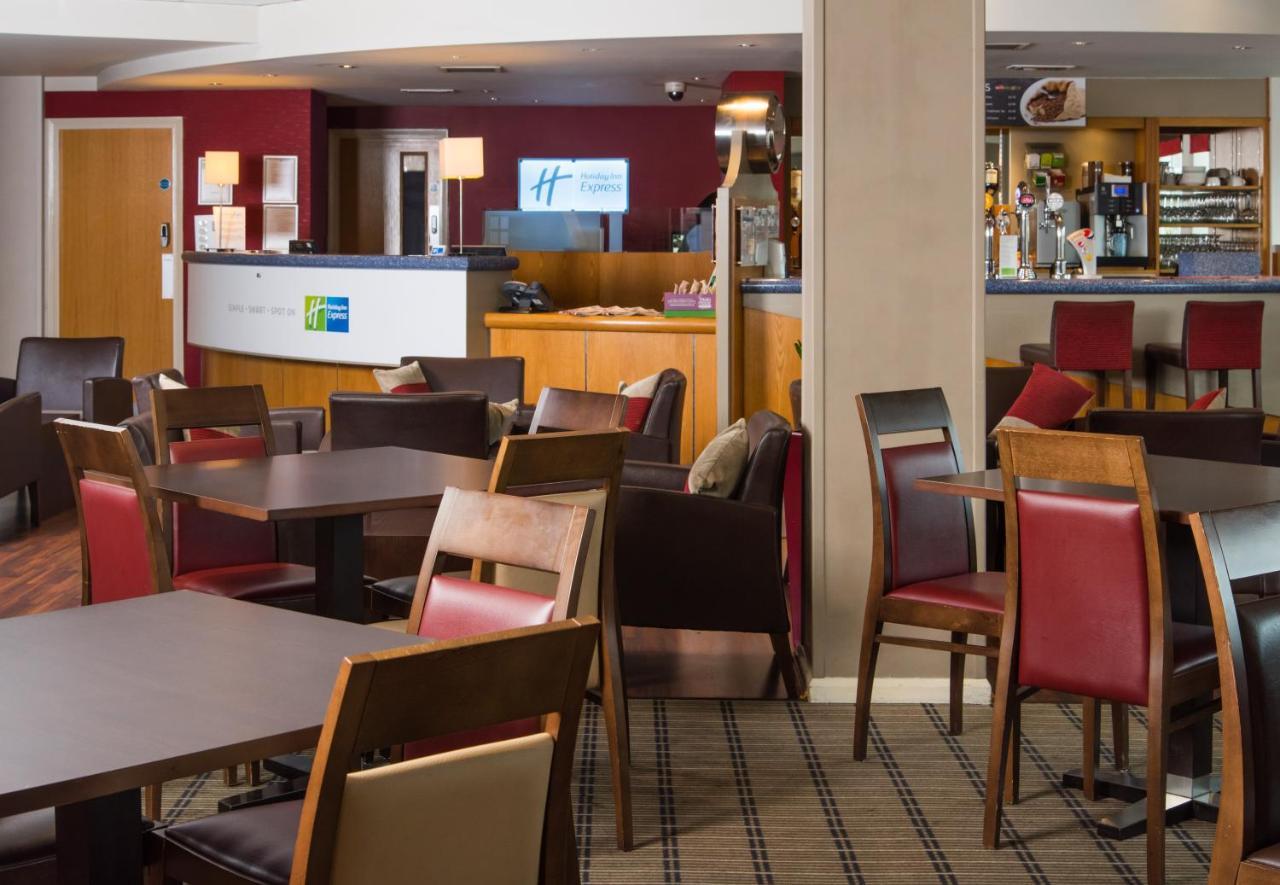 Holiday Inn Express London Chingford By Ihg Waltham Forest Exteriör bild